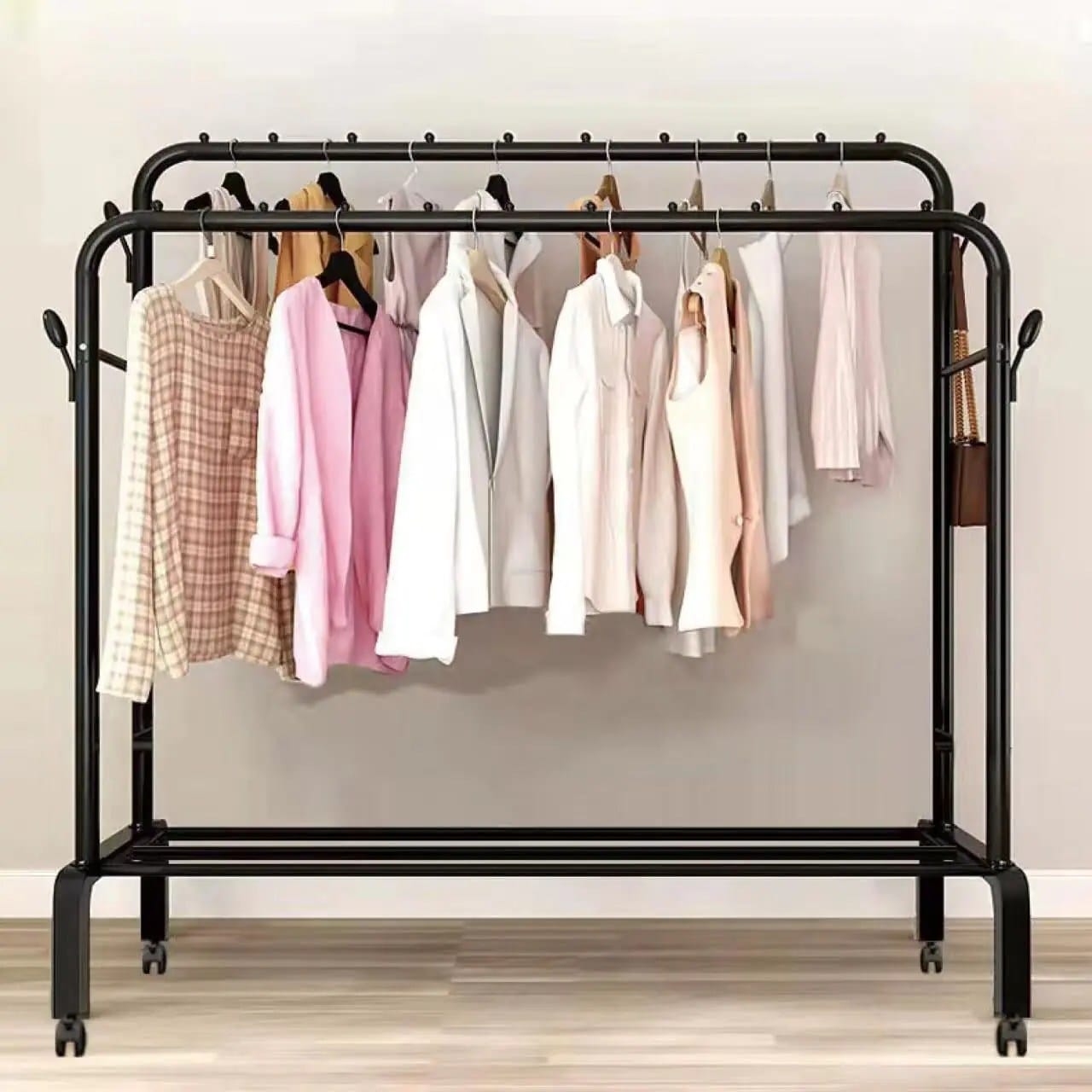 Double pole hanger with tyres