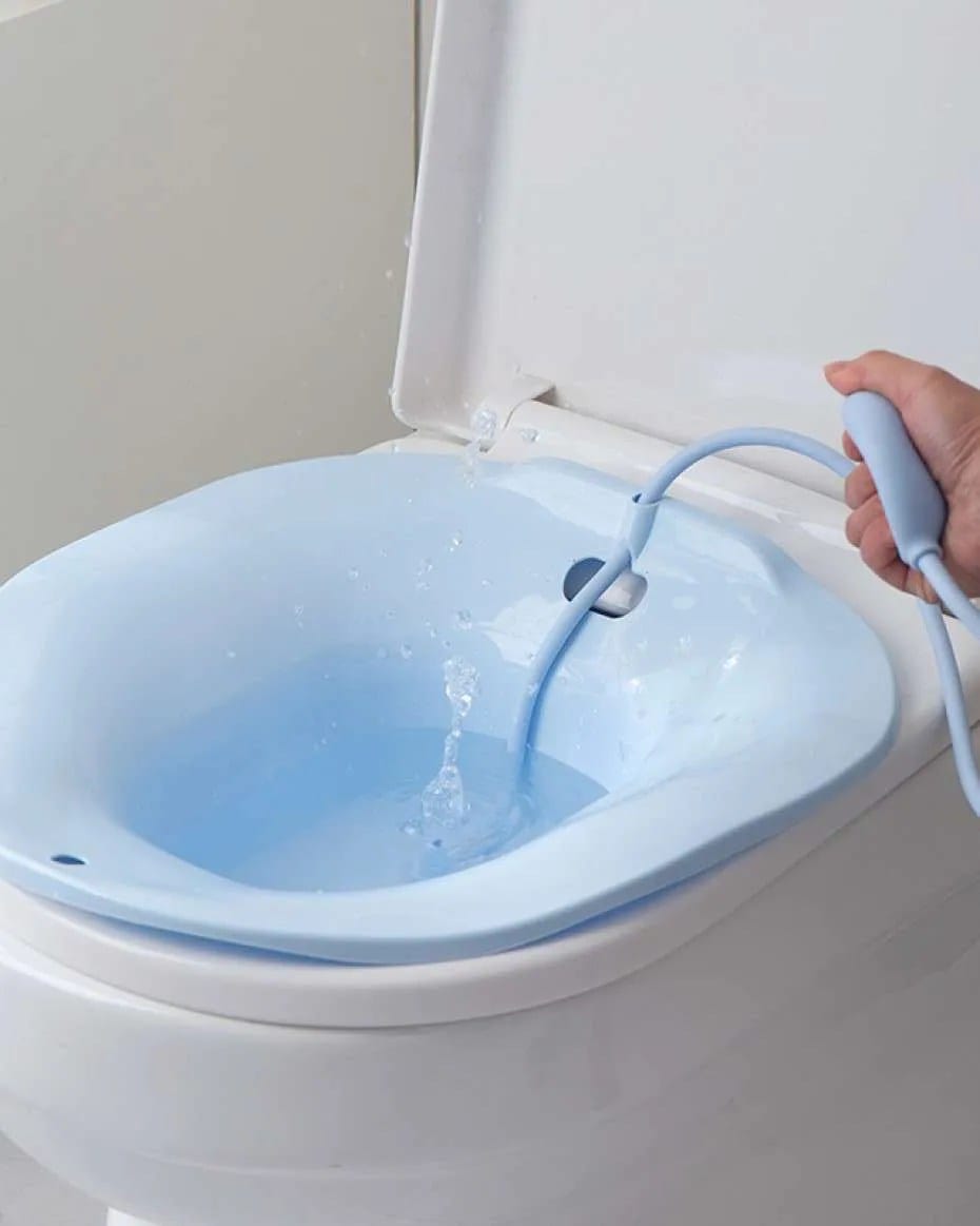 Toilet sitz bath with pump