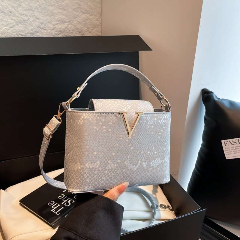 V bag